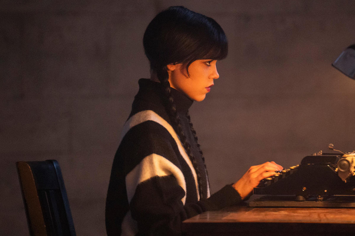 Съёмки третьего сезона «Уэнсдей» завершились — Netflix показал новый кадр