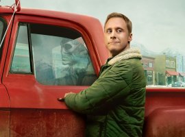 Первые впечатления от «Засланца из космоса». Очень своевременный ситком со звездой «Светлячка» - изображение 1