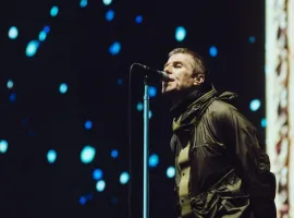 Разбитая гитара Лиама Галлахера с распада Oasis уйдёт с аукциона за £500 тысяч - изображение 1