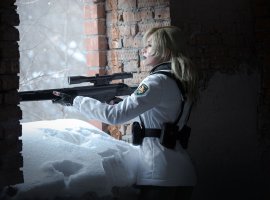 Модель показала суровый косплей на Снайпера Вульф из Metal Gear Solid - изображение 1