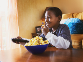 Дети-телезрители предпочитают более вредную еду в сравнении с игроками - изображение 1