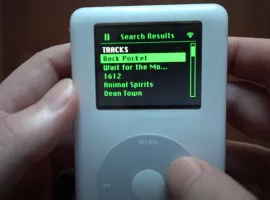 Энтузиаст добавил в iPod Classic 2004 года Wi-Fi и Bluetooth. Теперь он слушает на нем Spotify - изображение 1