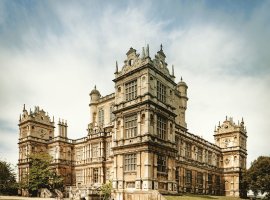 На съёмках «Флэша» заметили особняк Бэтмена из фильма Тима Бёртона - изображение 1