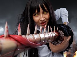 Косплеер показала необузданную натуру Йор из аниме «Человек-бензопила» - изображение 1