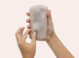 Чехол для смартфонов Skin-On сделан из искусственной человеческой кожи, понимает щекотание и щипки - изображение 1