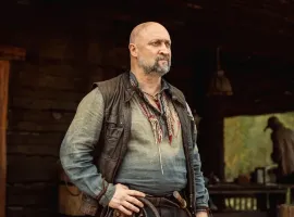 Из сторис соцсетей в сарай на Хуторе: PREMIER и START показали сцену-тизер из новой комедии «Хутор» - изображение 1