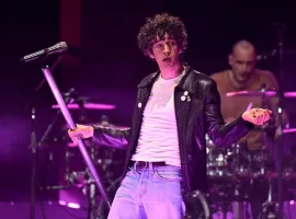 Группа The 1975 впервые выступила на фестивале Glastonbury в качестве хедлайнера - изображение 1