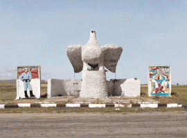 Находка дня: канадец 17 лет фотографировал остановки в странах бывшего СССР - изображение 1