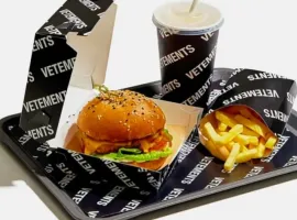 Парижский бренд Vetements запустил продажу вегетарианских бургеров в России - изображение 1