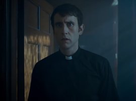 Мэттью Льюис сыграет священника-детектива в сериале «Убийство перед вечерней» - изображение 1