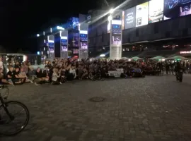 Финские поклонники CS:GO после финала оккупировали площадь перед стадионом - изображение 1