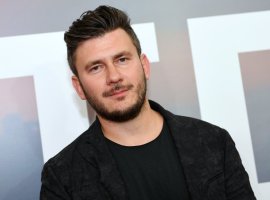 Глуховскому угрожают из-за чеченки в сериале «Топи». В сеть попали его личные данные - изображение 1