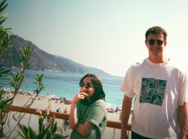 Весеннее «Солнце моё» — рецензия на ностальгический фильм Шарлотты Уэллс и студии A24 - изображение 1