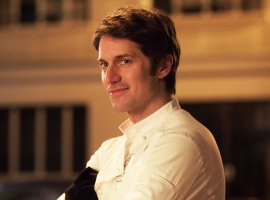 Лукас Браво составит компанию Эмме Робертс в ромкоме «Раскрытое убийство» - изображение 1