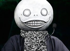 Автор Nier Йоко Таро выступил на Anime Expo 2023 в маске лепрекона - изображение 1