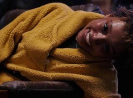 Рецензия на хоррор «Два, три, демон, приди!» — хит студии A24 о призраках, травмах и мёртвом кенгуру - изображение 1