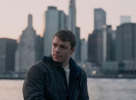 Netflix опубликовал первые кадры второго сезона и продлил до третьего шоу «Ночной агент» - изображение 1