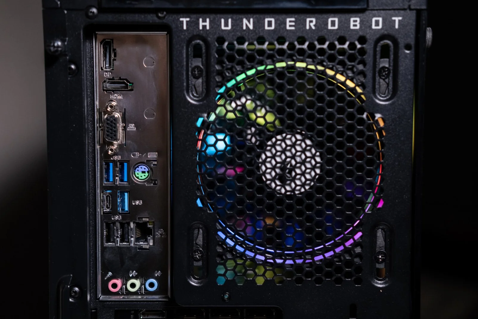 Обзор компьютера Thunderobot Black Warrior IV Max D: стиль, мощь и пара классных фишек - фото 8