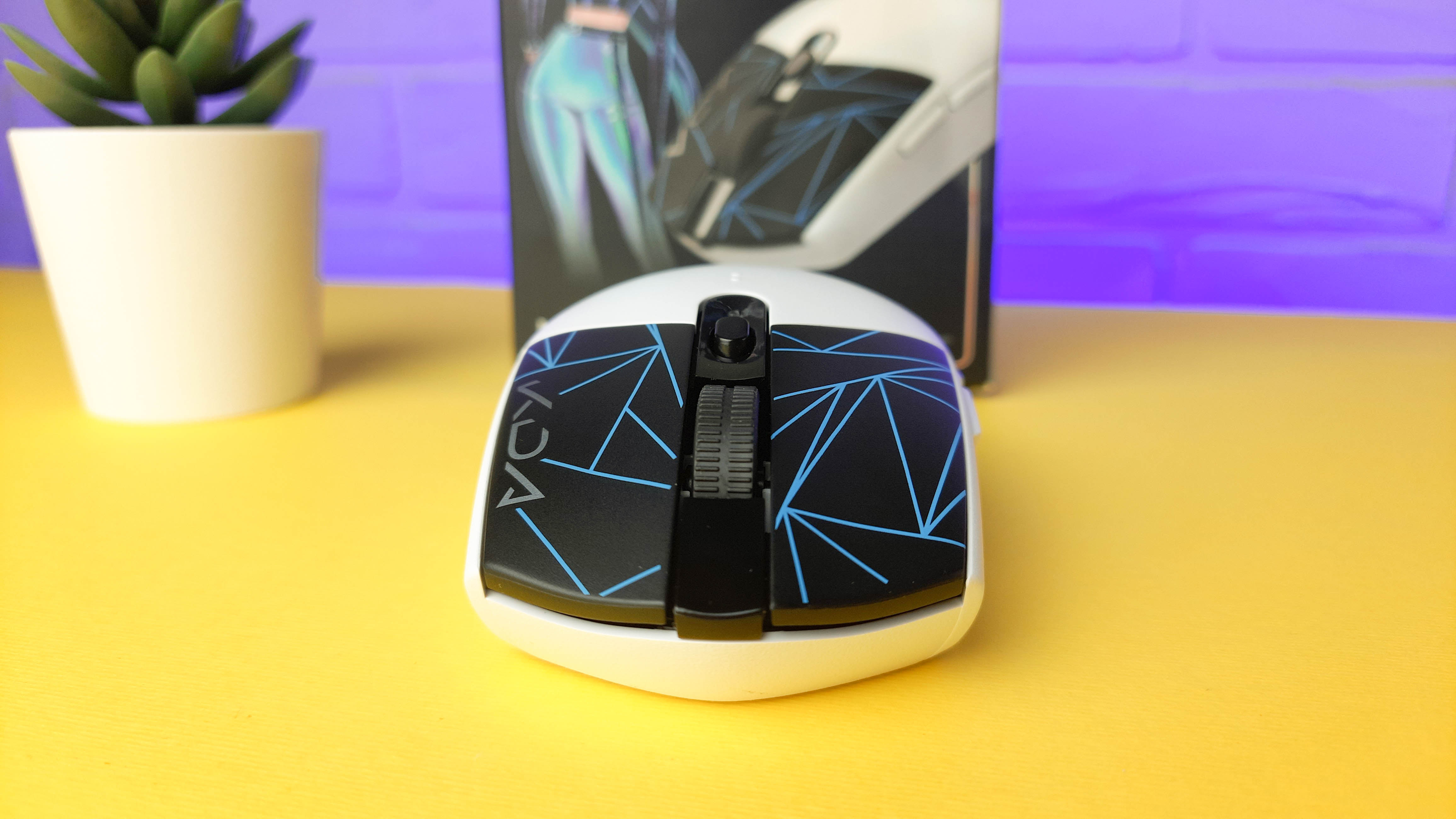 Обзор Logitech G305 K/DA: беспроводная игровая мышка для фанатов K-Pop и League of Legends - изображение 5 Обзор Logitech G305 K/DA: беспроводная игровая мышка для фанатов K-Pop и League of Legends - фото 5