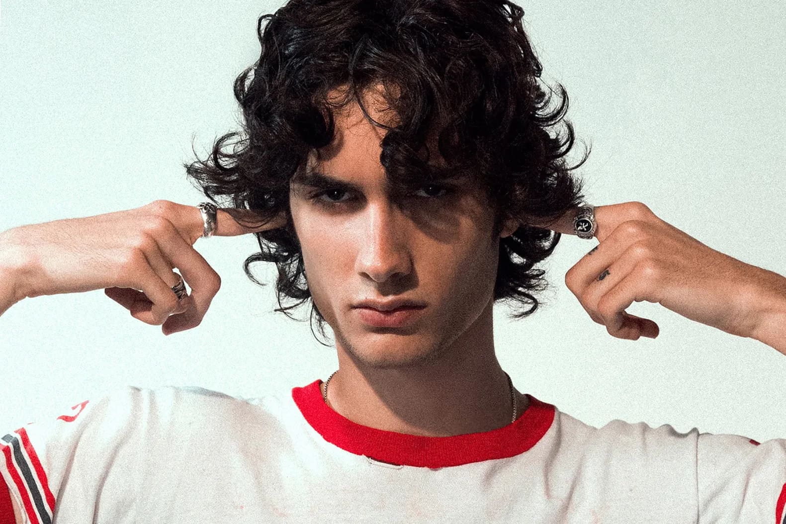 Автор хита «back to friends» sombr выпустит дебютный альбом 22 августа - фото 1