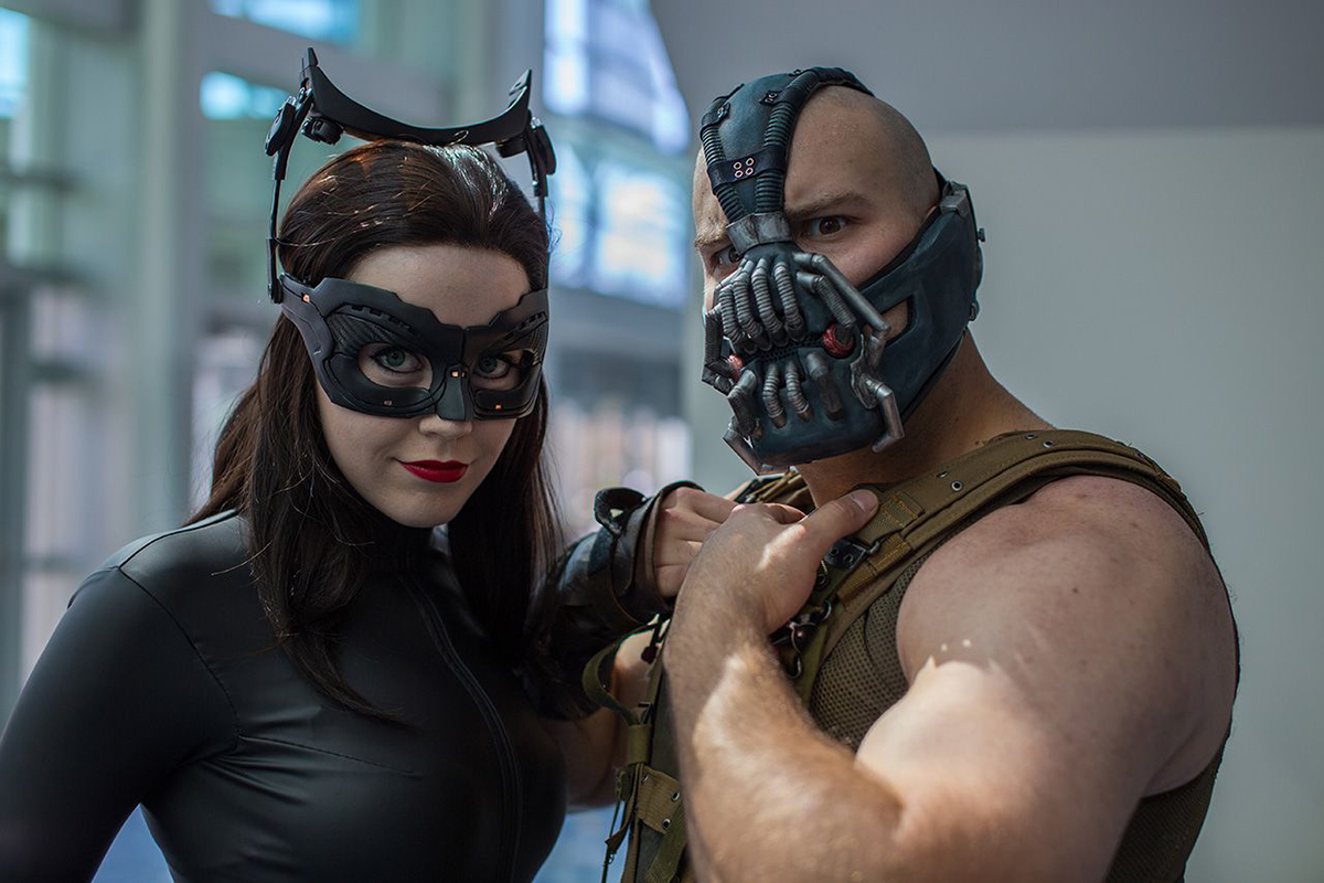 Косплей на Женщину-кошку и Бэйна из фильма «Тёмный Рыцарь: Возрождение легенды»