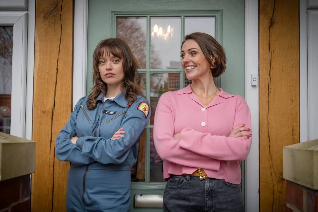 Звёзды «Белого лотоса» и «Переходного возраста» появились в первом трейлере шоу «Киноклуб» - изображение 1 Звёзды «Белого лотоса» и «Переходного возраста» появились в первом трейлере шоу «Киноклуб» - фото 1