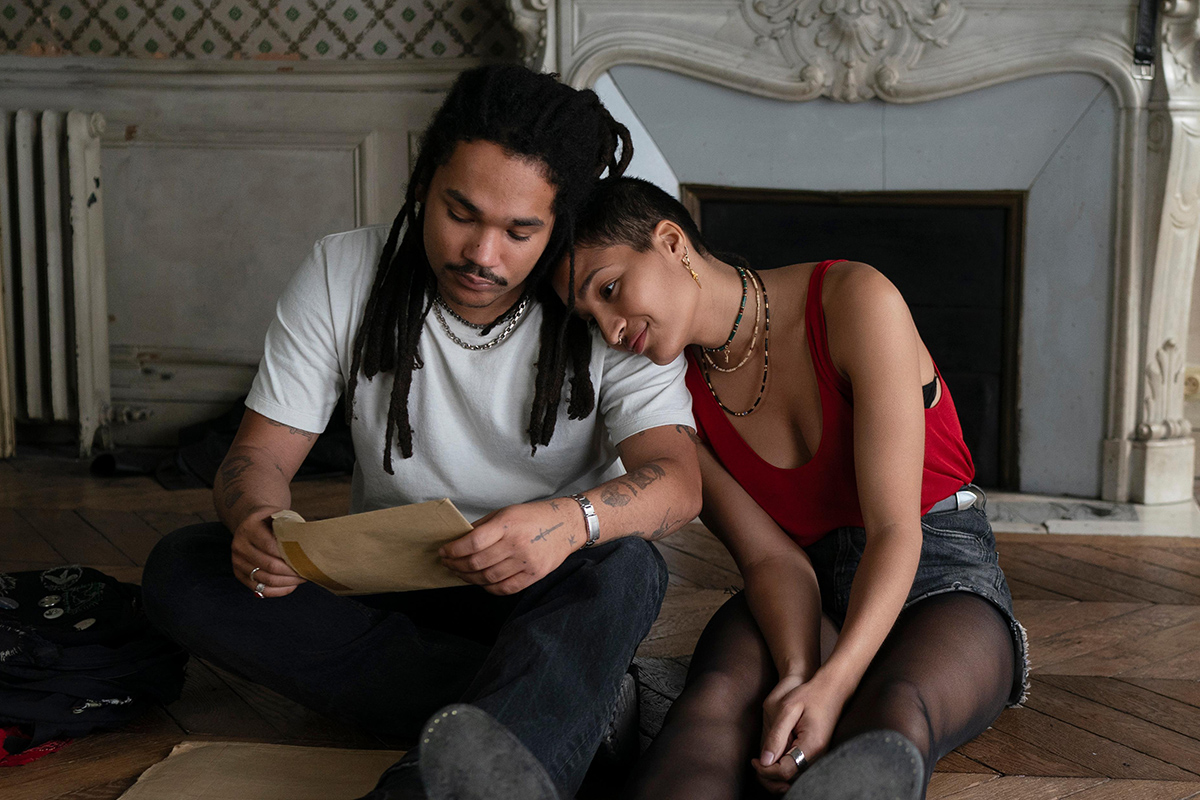 Выступая на фестивале Outlook в апреле 2023 года, Джармуш рассказал, что работает над новым фильмом, который будет «очень тонким фильмом, очень тихим… Смешным и грустным»

Источник: Mubi