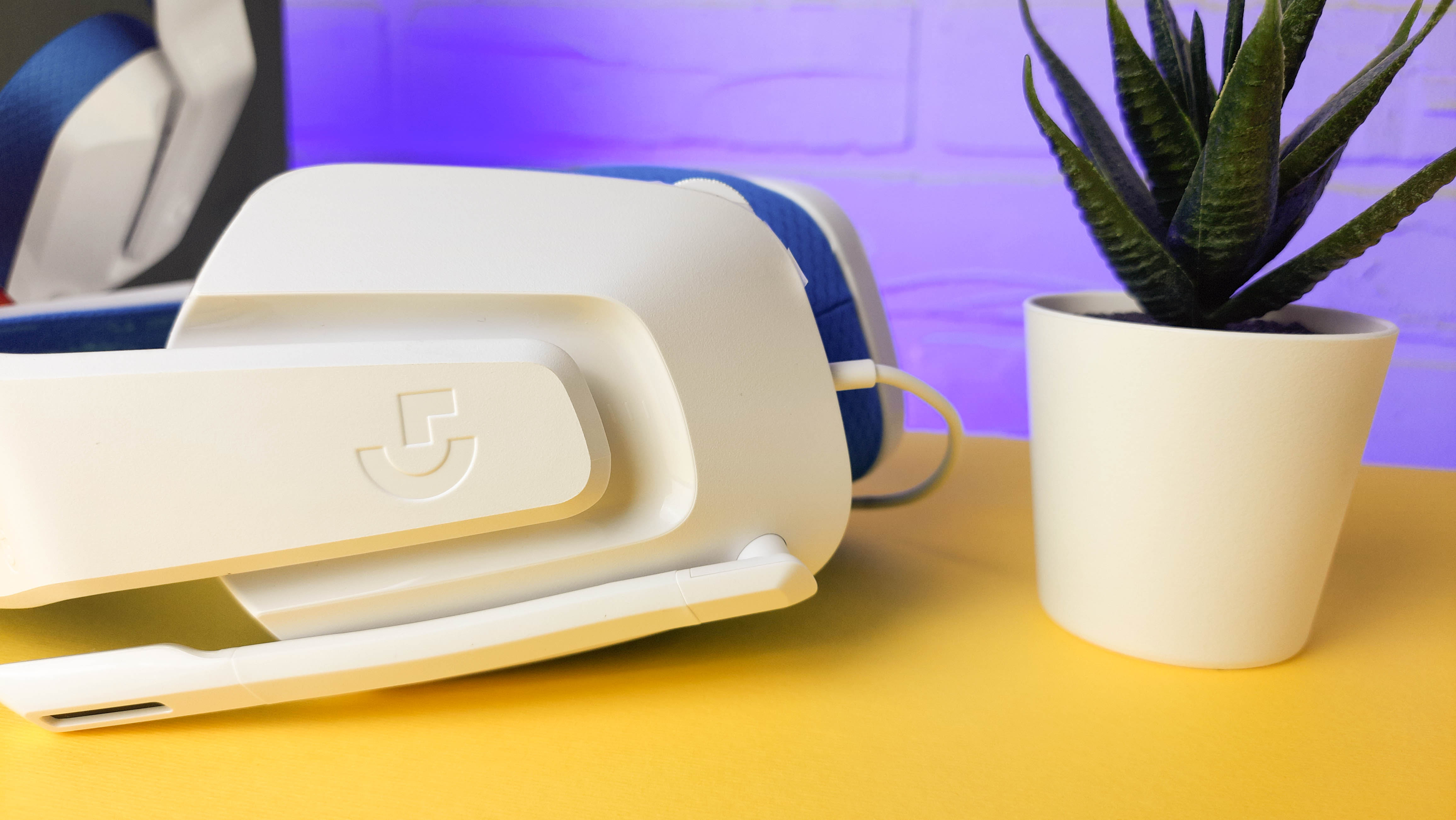 Обзор Logitech G335: лёгкая игровая гарнитура с проводом и без RGB-подсветки - изображение 8 Обзор Logitech G335: лёгкая игровая гарнитура с проводом и без RGB-подсветки - фото 8