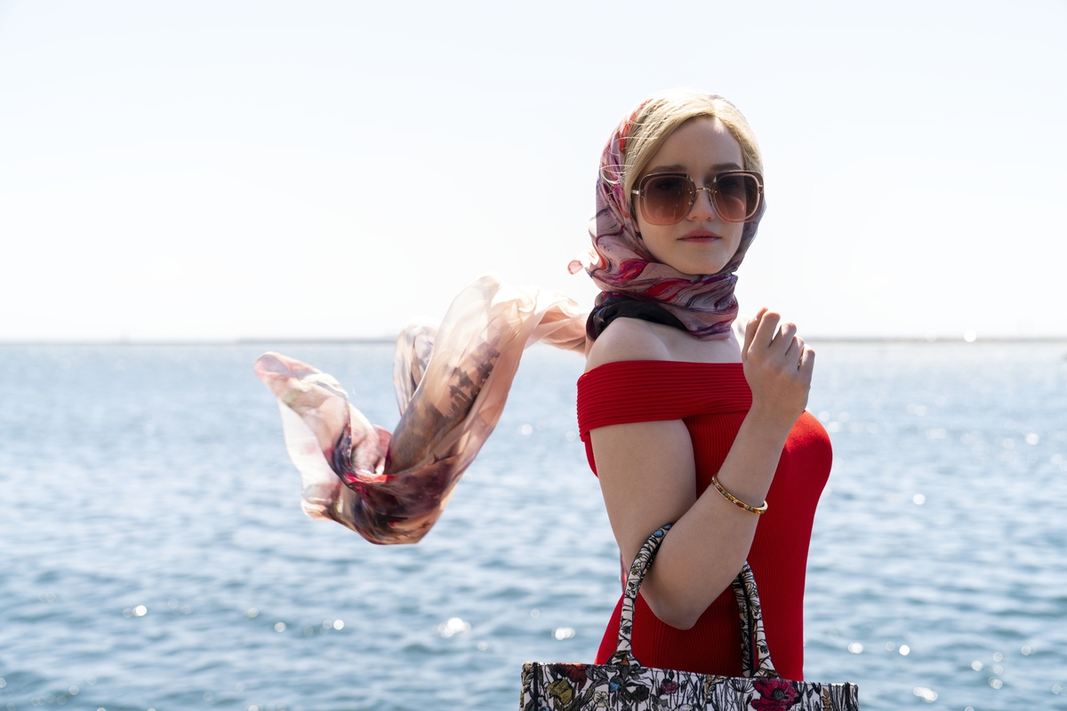 Кадр из сериала «Изобретая Анну». Источник: медиацентр Netflix