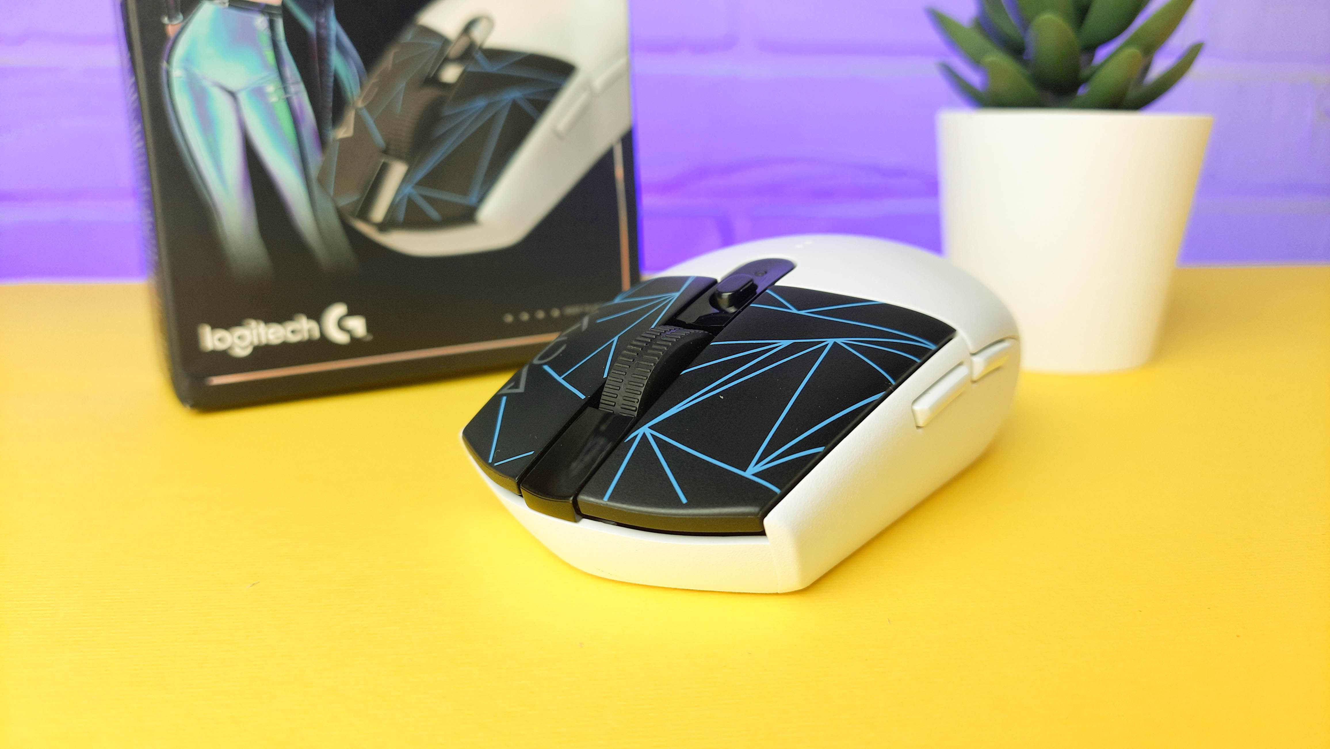 Обзор Logitech G305 K/DA: беспроводная игровая мышка для фанатов K-Pop и League of Legends - изображение 2 Обзор Logitech G305 K/DA: беспроводная игровая мышка для фанатов K-Pop и League of Legends - фото 2