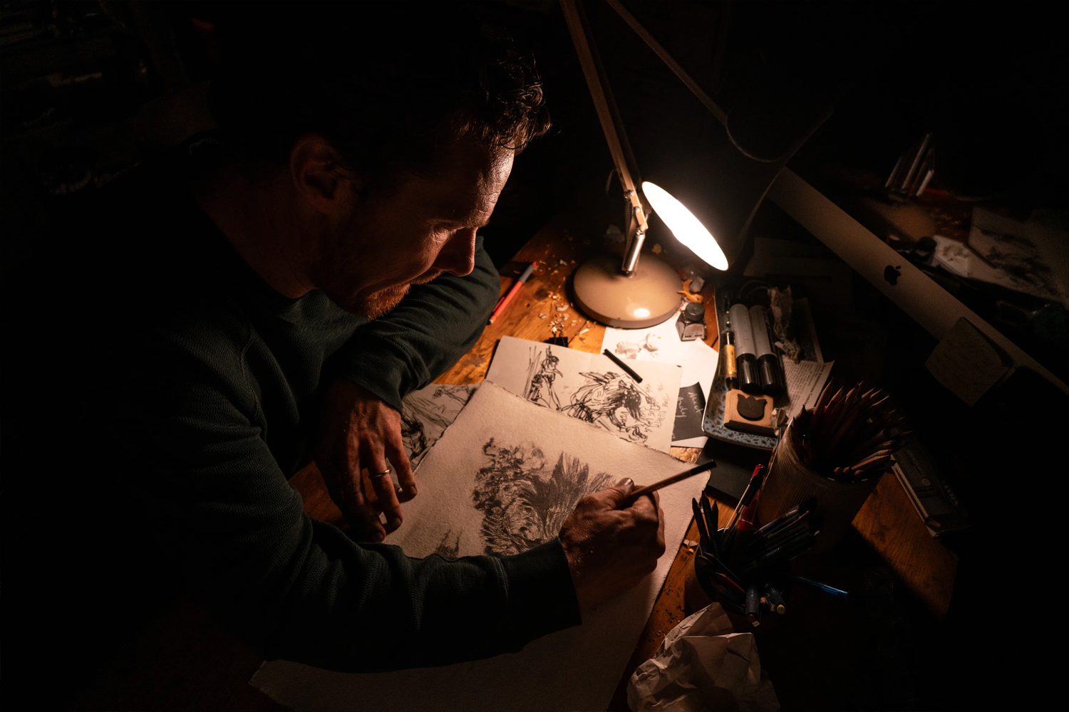 «Сущность» — полнометражный игровой дебют Дилана Саузерна. Ранее он снял музыкальные документалки «Больше не к чему стремится» и «Заткнись и играй хиты».
Кадр: World Pictures