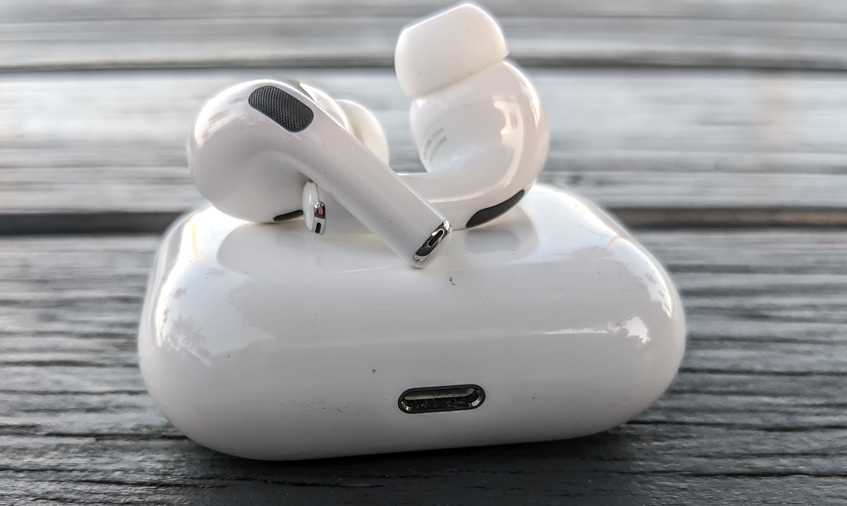 Раскрыта дата выхода TWS-наушников AirPods 3 - фото 1