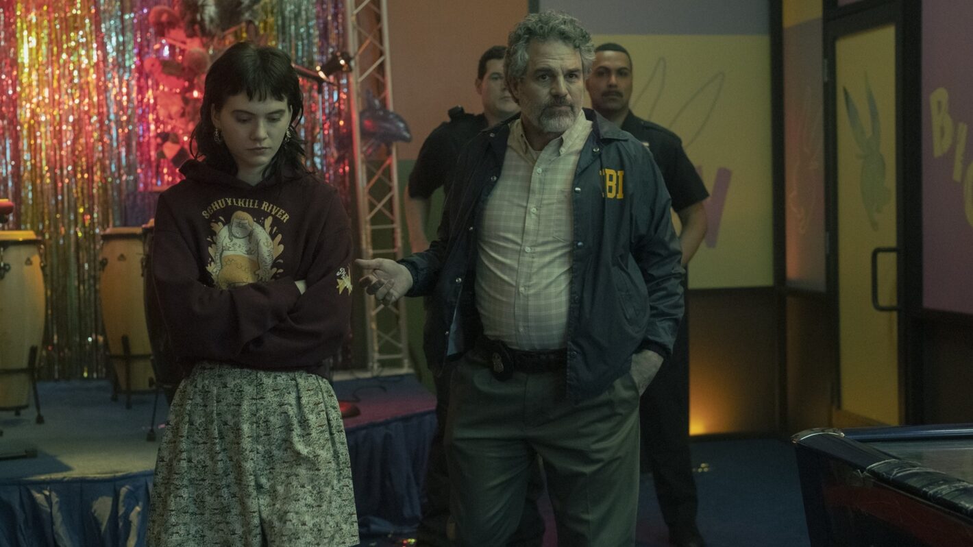 Ещё одна отличная роль молодой актрисы Эмилии Джонс («CODA: Ребенок глухих родителей»)

Источник: HBO