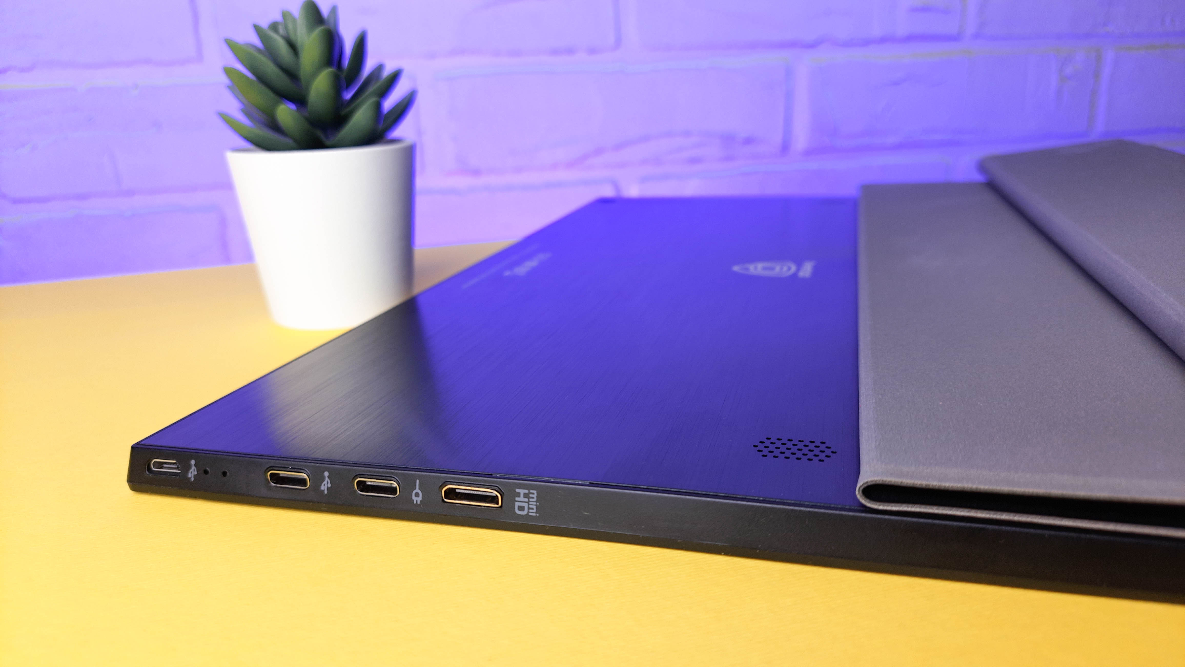 Обзор Prestigio Twinscreen 16: портативный дисплей для игр и работы - фото 5