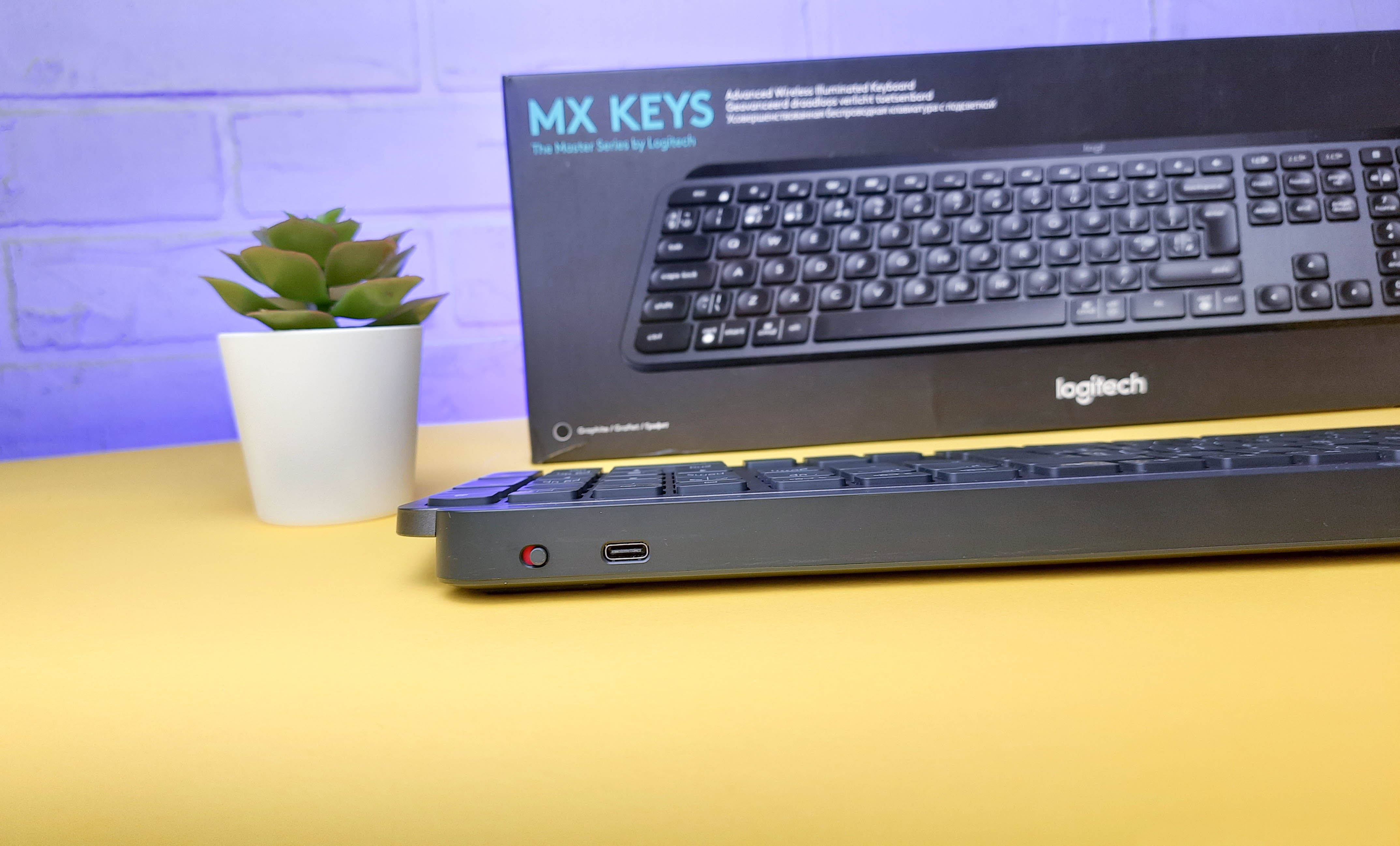 Обзор Logitech MX Keys: как справляется с играми и работой беспроводная ножничная клавиатура - изображение 4 Обзор Logitech MX Keys: как справляется с играми и работой беспроводная ножничная клавиатура - фото 4