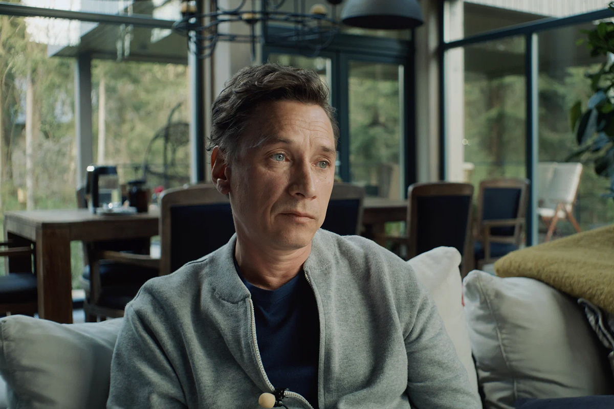 В фильме использовали технологию deepfake, с помощью которой омолодили персонажей

Источник: Magic Film Company