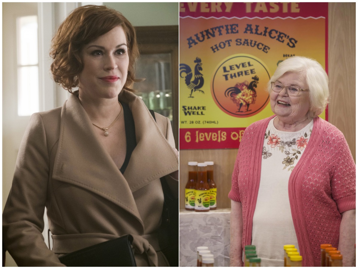 Молли Рингуолд на кадре из сериала «Ривердейл» и Джун Скуибб на кадре из сериала «Американская семейка»/Источник: Warner Bros. Television/20th Century Fox Television