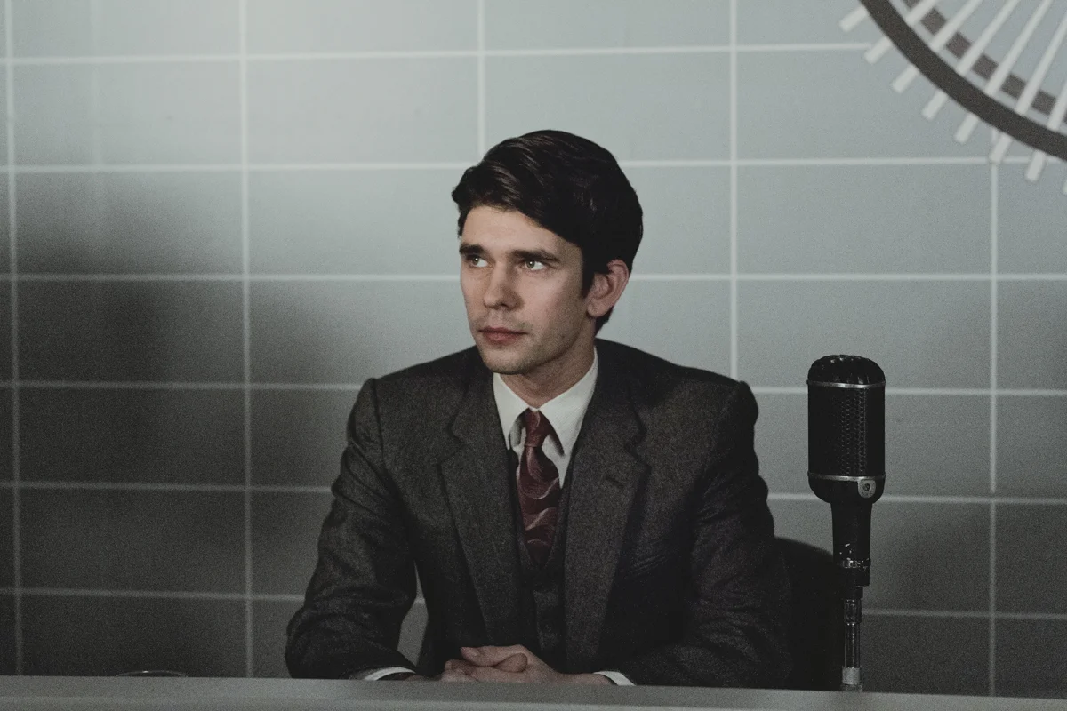 Кадр из сериала «Час»