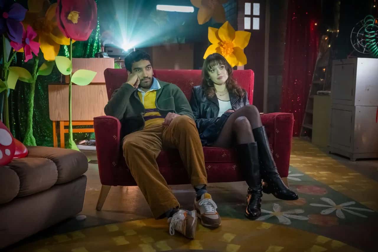 Звёзды «Белого лотоса» и «Переходного возраста» появились в первом трейлере шоу «Киноклуб» - изображение 3 Звёзды «Белого лотоса» и «Переходного возраста» появились в первом трейлере шоу «Киноклуб» - фото 3