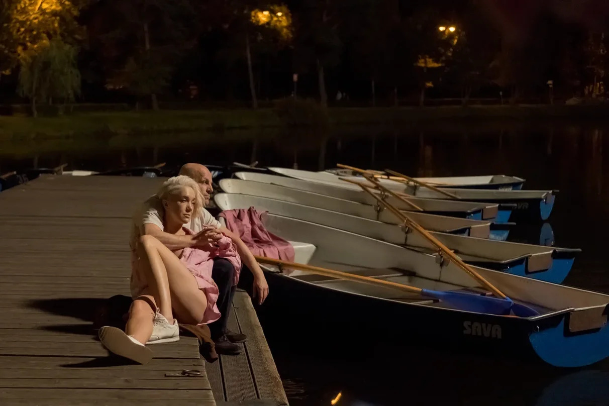 Кадр из сериала «Клиника счастья»