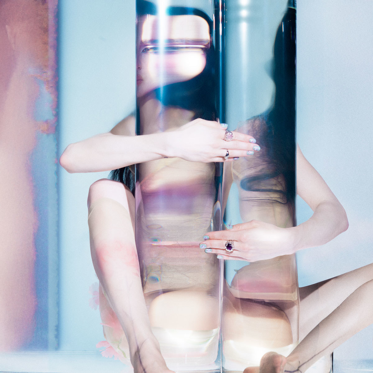 Обложка альбома Poppy — Empty Hands,

Источник: Sumerian Records