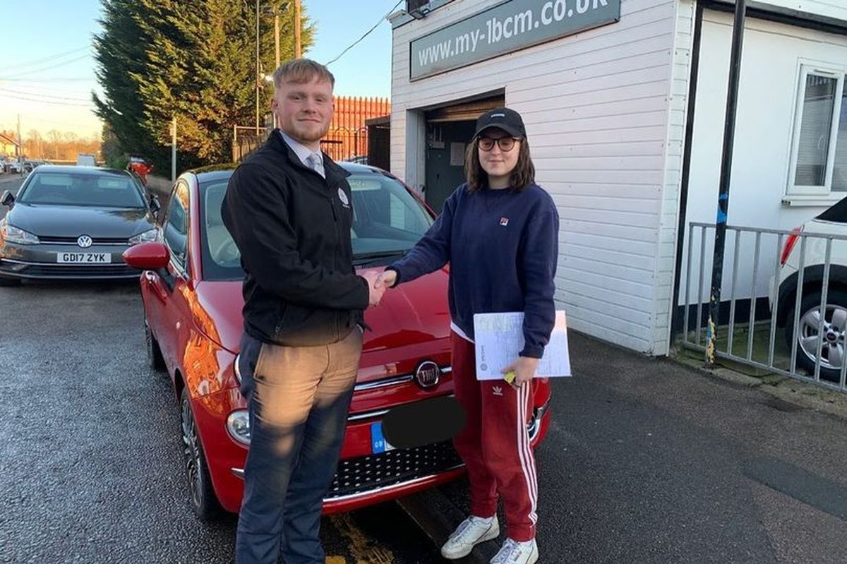 Звезда сериала The Last of Us поделилась снимком купленного авто - изображение 1 Звезда сериала The Last of Us поделилась снимком купленного авто - фото 1