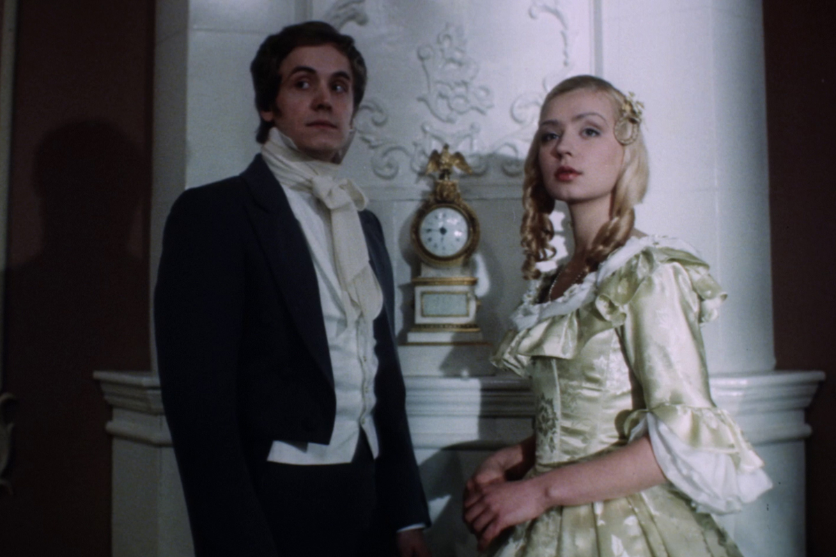 Натуру режиссёру Евгению Татарскому хотелось снять в Италии, поскольку часть действия фильма происходит в старом итальянском замке; с большим трудом были найдены спонсоры для поездки
Источник: Ленфильм