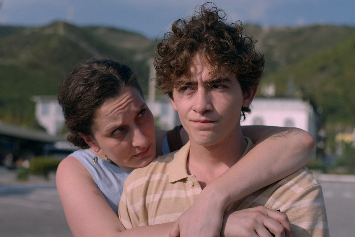 В основе сюжета лежит реальная история режиссёра Рауля Гейдарова, а он сам появляется в фильме с комичным камео

Источник: АРТ-ЭРИЯ