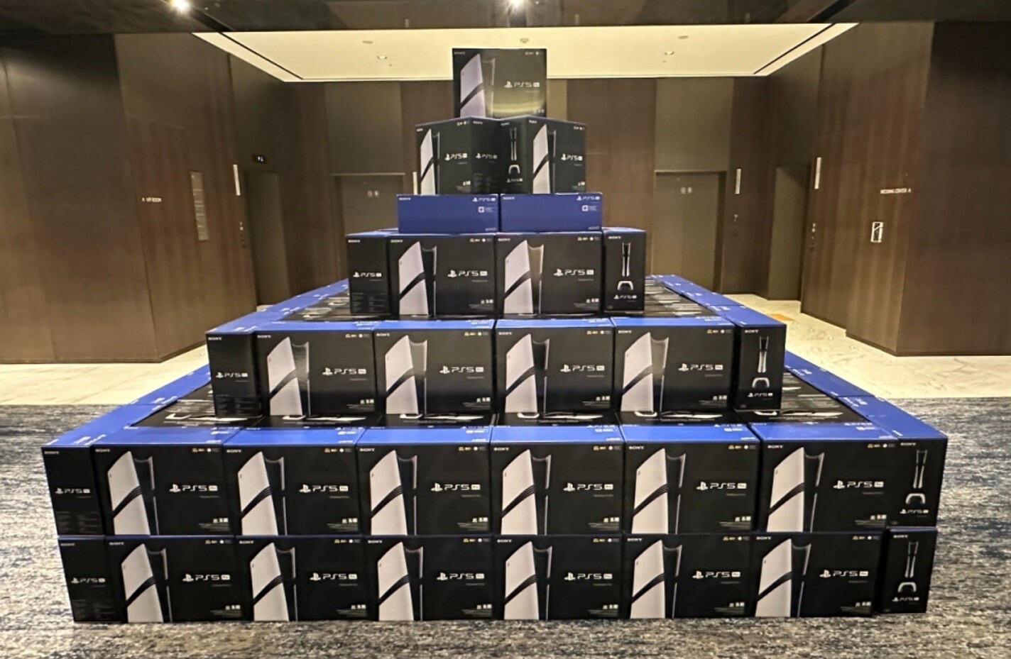 Авторы Stellar Blade получили PS5 Pro и по 3,4 тысячи долларов бонусов на Новый год - изображение 1 Авторы Stellar Blade получили PS5 Pro и по 3,4 тысячи долларов бонусов на Новый год - фото 1
