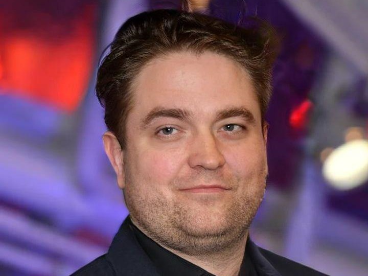 Созданные для помощи людям нейросети часто используют и для других более банальных целей. Например, с их помощью оживляют лица героев компьютерных игр, превращают мужчин в женщин и обратно, заменяют одних актеров другими, «оживляют» известные картины и так далее. Собрали десять нейронных сетей, которые заставят вас удивиться или как минимум улыбнуться.