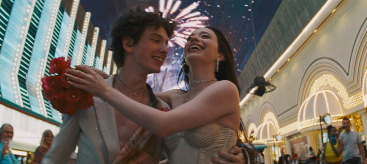 Кадр из фильма «Анора»