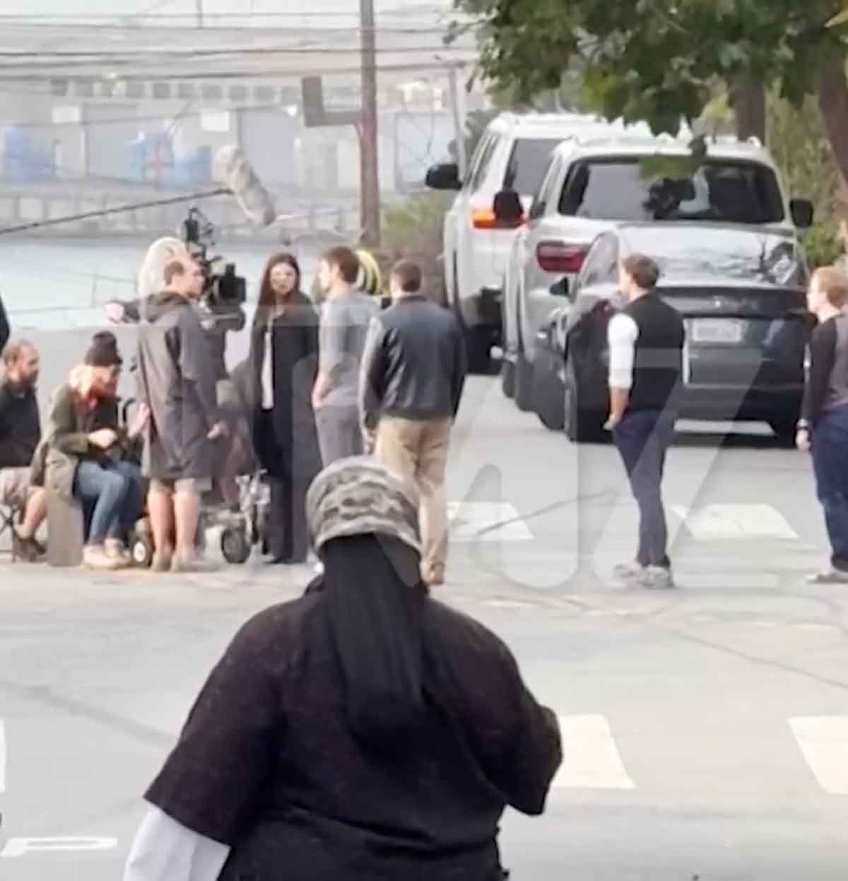 Моника Барбаро и Эндрю Гарфилд на съемках фильма Artificial
Источник: TMZ