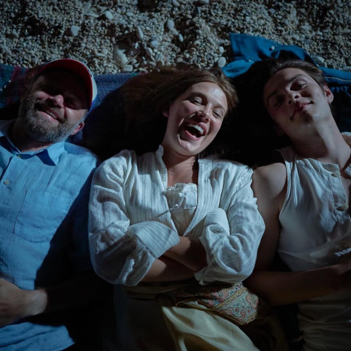 Съёмки «Энолы Холмс 3» завершены — Милли Бобби Браун поделилась закулисными фото - фото 1