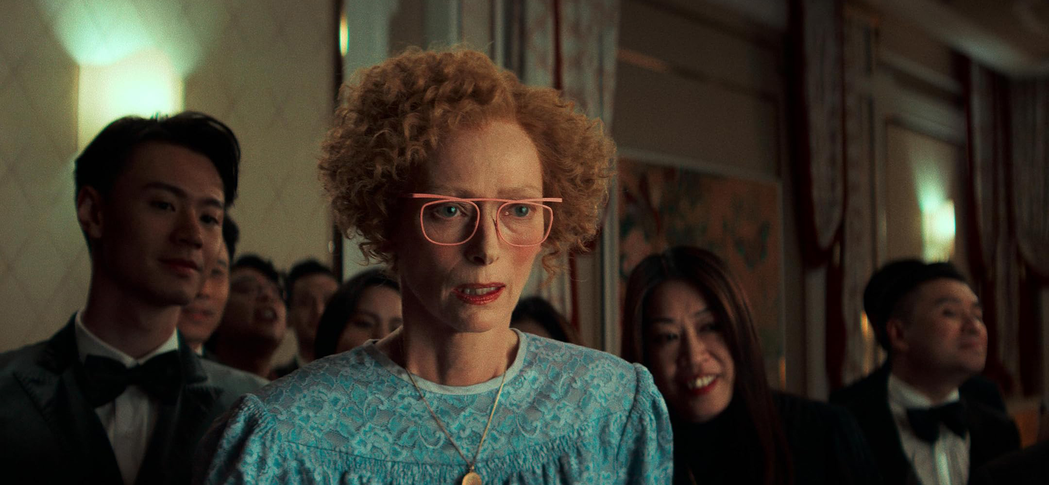 Колин Фаррелл и Тильда Суинтон появляются вместе на экране не в первый раз. В 1998 году с их участием вышла британская драма «Зона военных действий»
Кадр из «Баллады о маленьком игроке»: Netflix